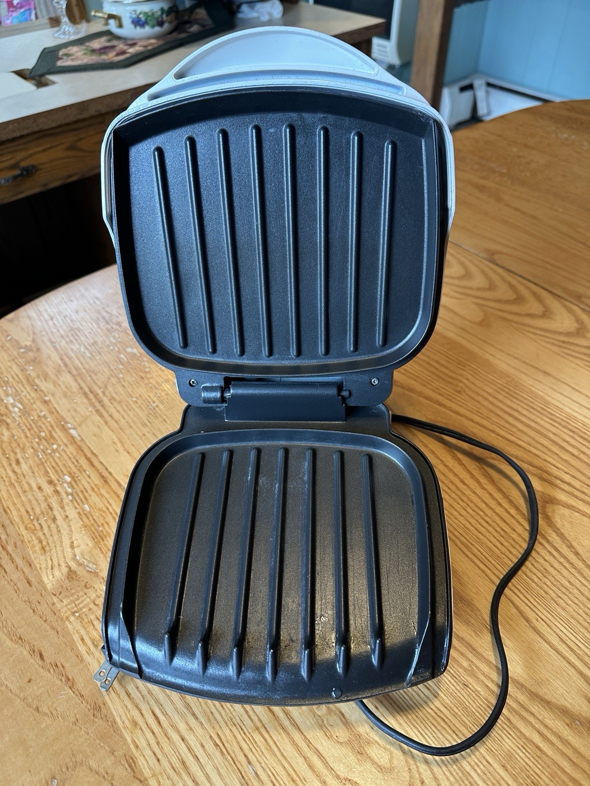 George Foreman Lean Mean Fat Reducing Grilling Machine Model GR-10A WORKS