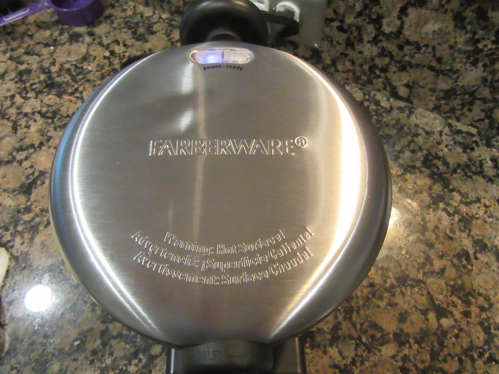 Farberware Belgian Flip Waffle Maker in Great Working Shape See Video