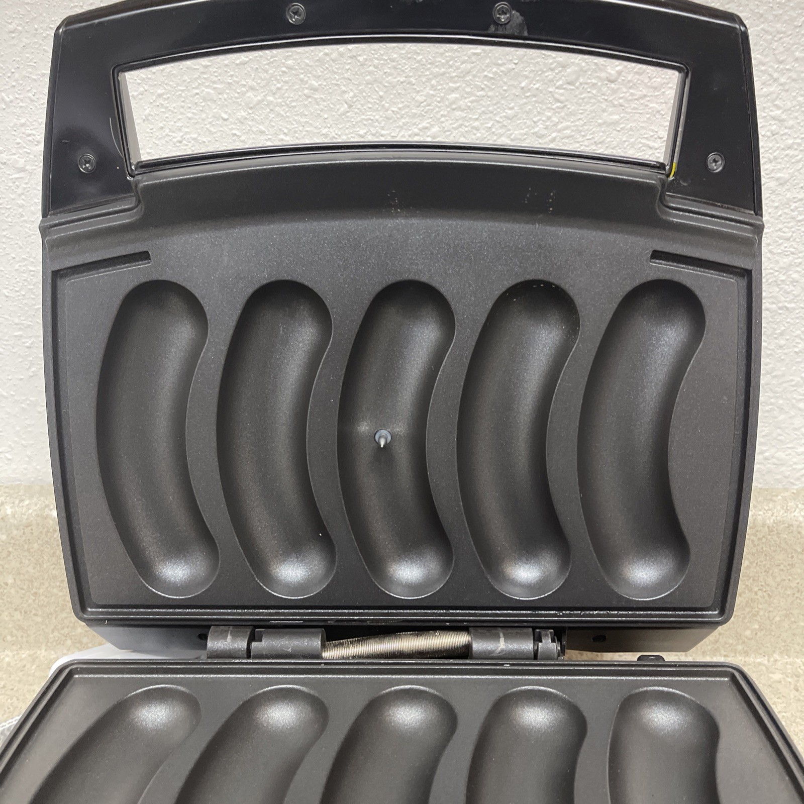 Johnsonville Sizzling Sausage Grill: Model BTG-0498, Non-stick, removable trays