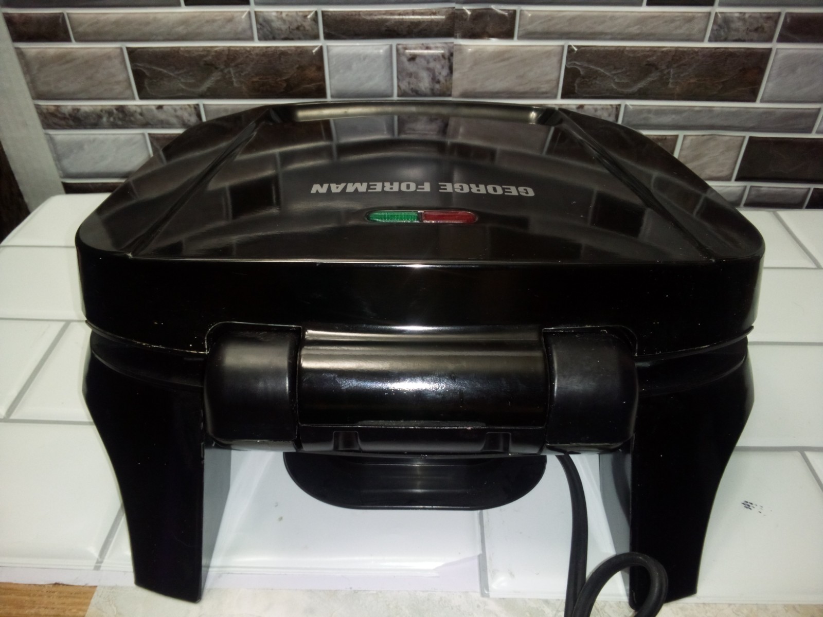 George Foreman Portable Electric Grill 120V 60Hz 1150W Model: GRP1060B W/ Tray