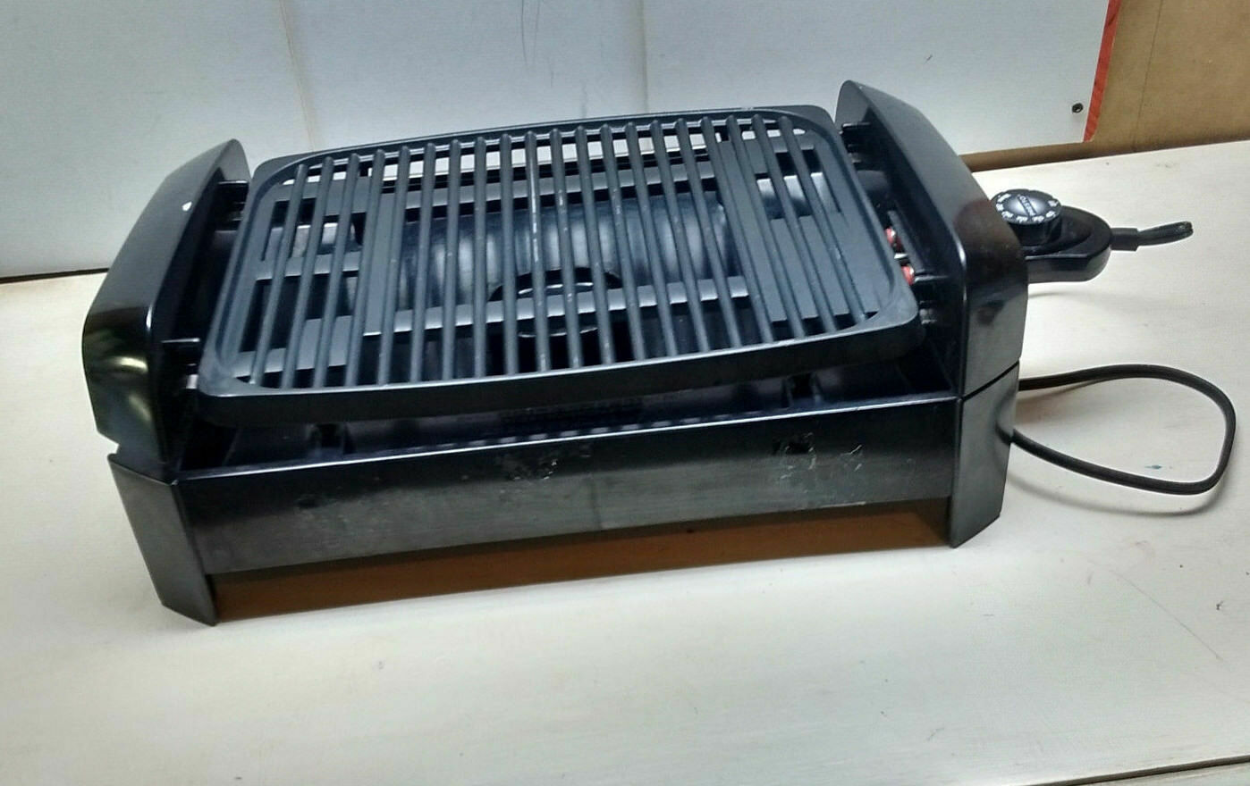 De’Longhi Indoor Electric Grill Alfredo Healthy Non Stick with Lid BG 35 Black