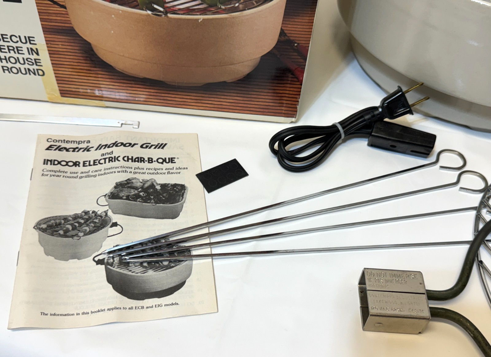 NEW Vintage CONTEMPRA Electric Indoor Smokeless Counter-Top Grill ECB-25, Almond