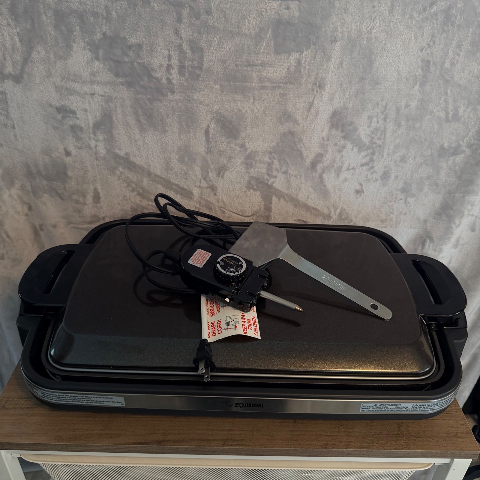 Zojirushi EA-DCC10 Gourmet Sizzler Electric Griddle Black 1350W with Spatula