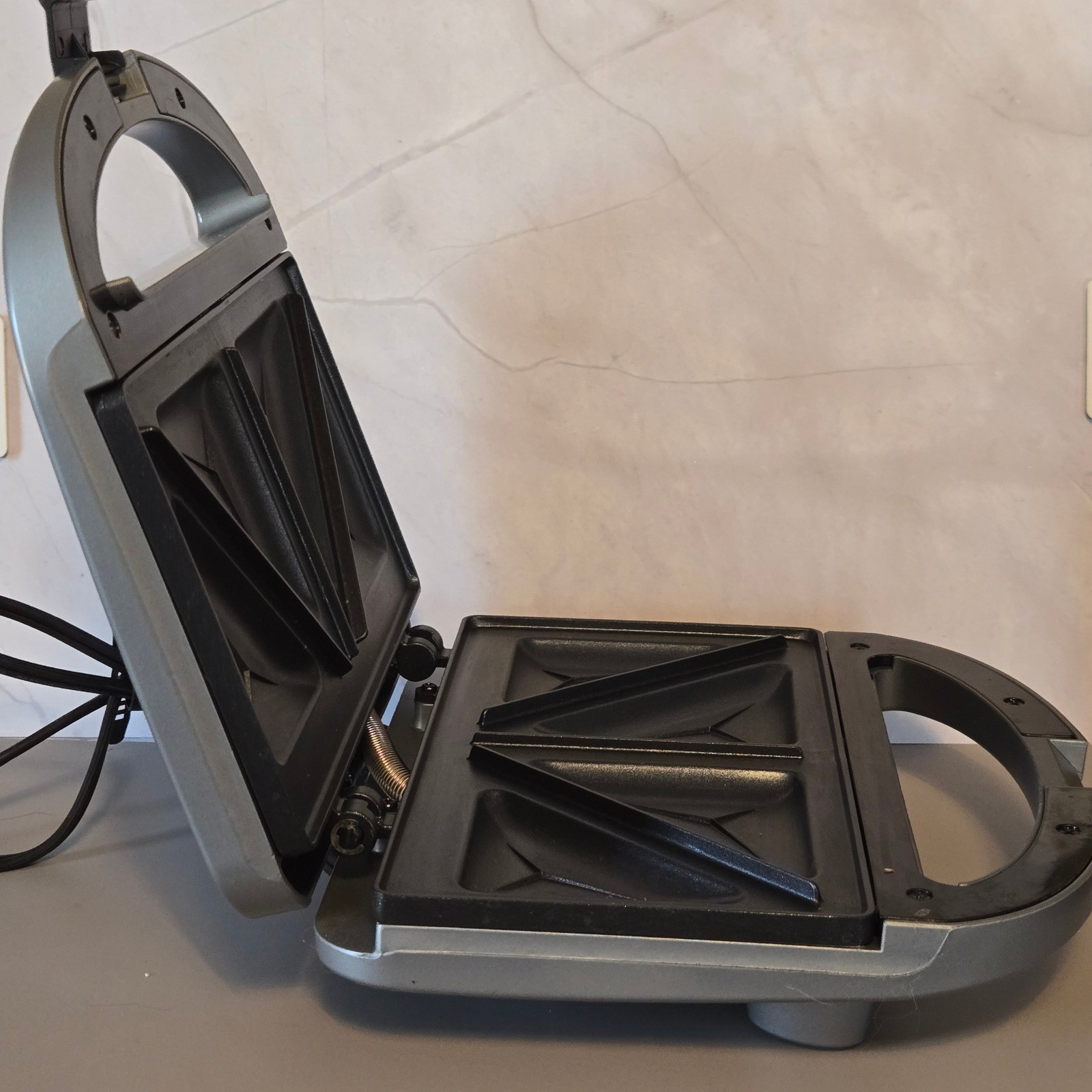 Cuisinart WM SW2N1 Silver Sandwich Grill Waffle Maker 700W – Used