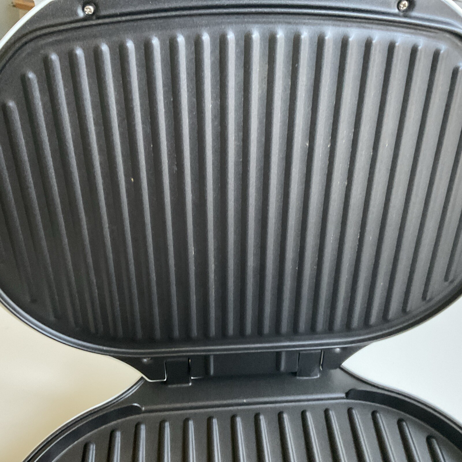 MAGIC CHEF Rapid Grill FG6-3 Indoor Electric 6 Patty – 1280 Watts Grease Trap