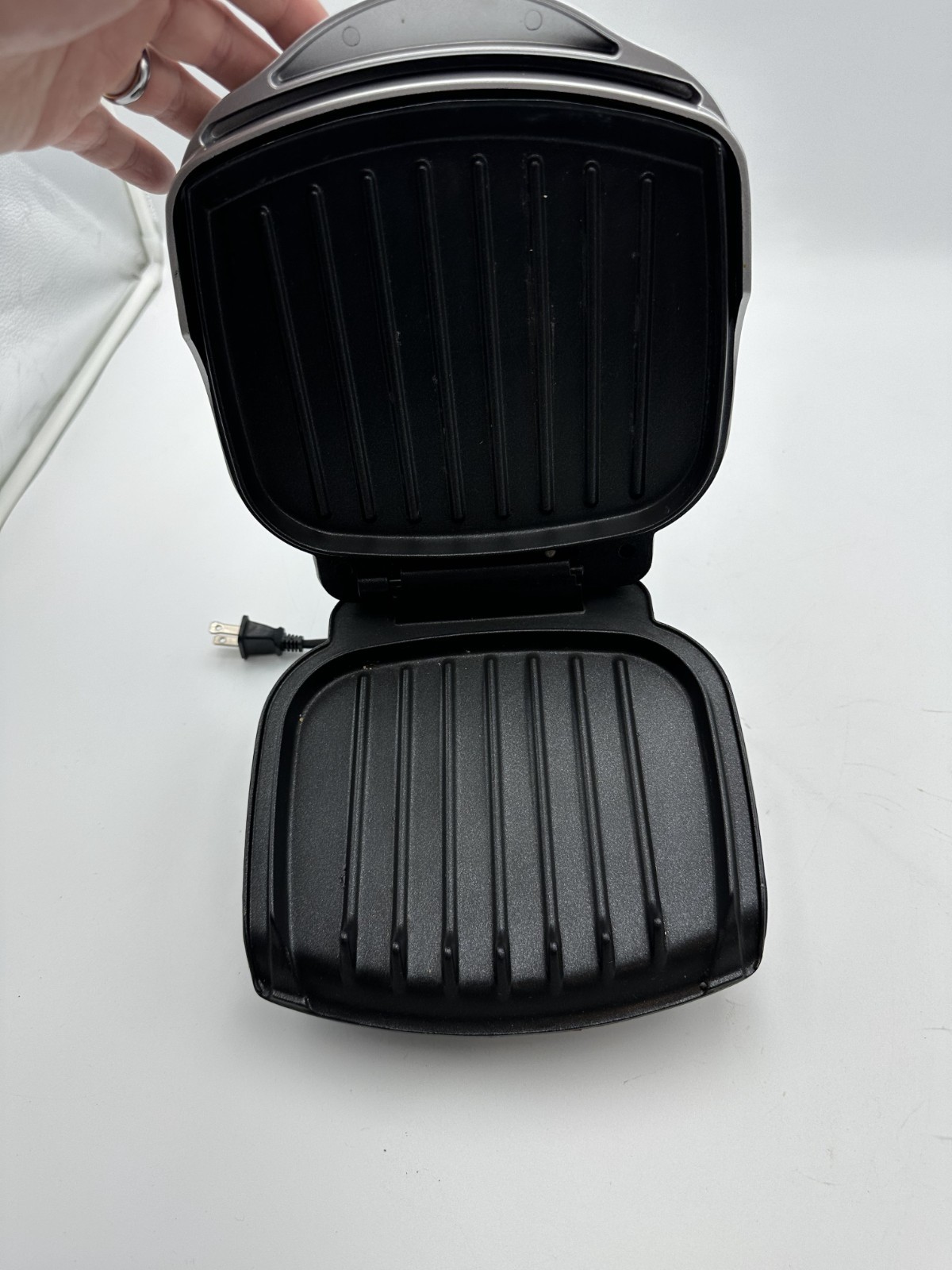 George Foreman Lean Mean Fat Grilling Machine GR10 ABW Indoor Grill w/Bun Warmer