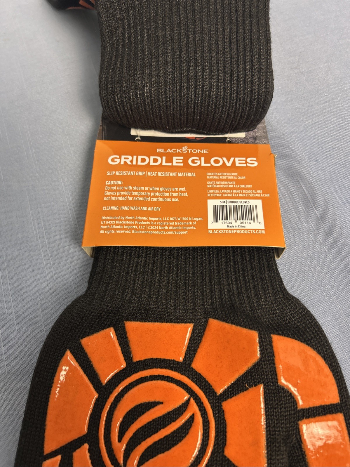 Blackstone Orange & Black Griddle Gloves – Heat-Resistant up to 500 Degrees