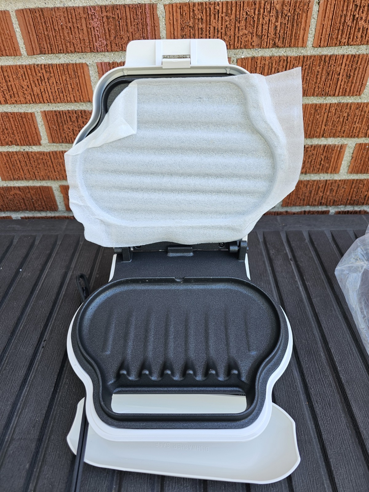 GEORGE FOREMAN Original Lean Mean Fat Grilling Machine Model GR8WHT Small NEW