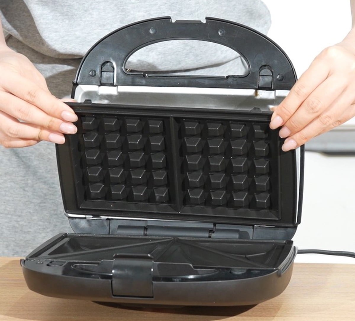 2 Slice Removable Plates Waffle and Sandwich Maker, Ceramic Nonstick, 750 Watts