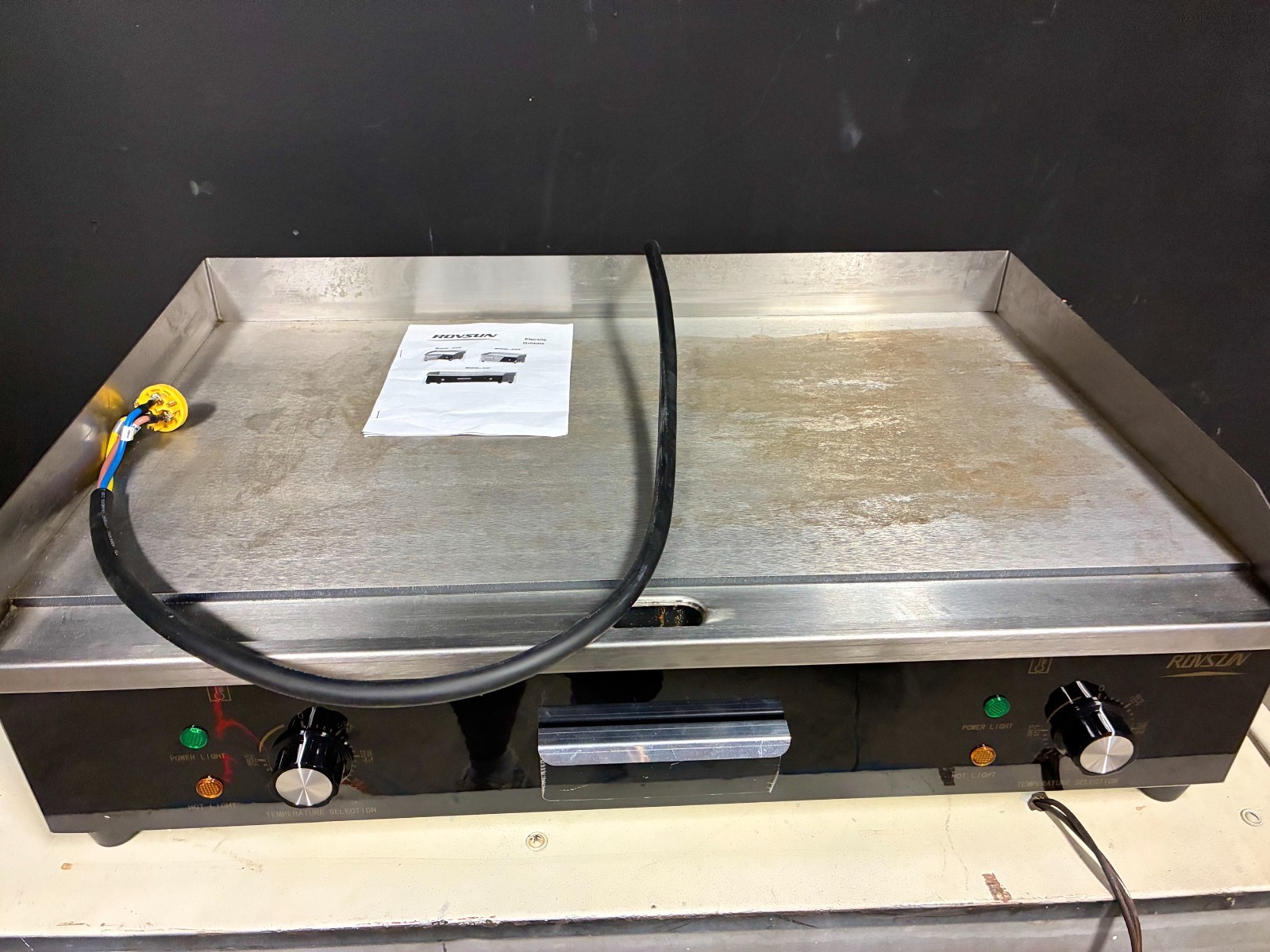 Rovsun Model 820 Electric Griddle 730*480*230mm Wired for Household Use