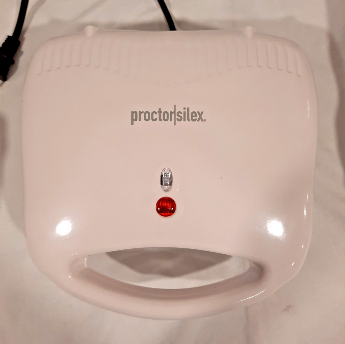 PROCTOR SILEX SANDWICH TOASTER NONSTICK SURFACES. STORES UPRIGHT. NOT USED