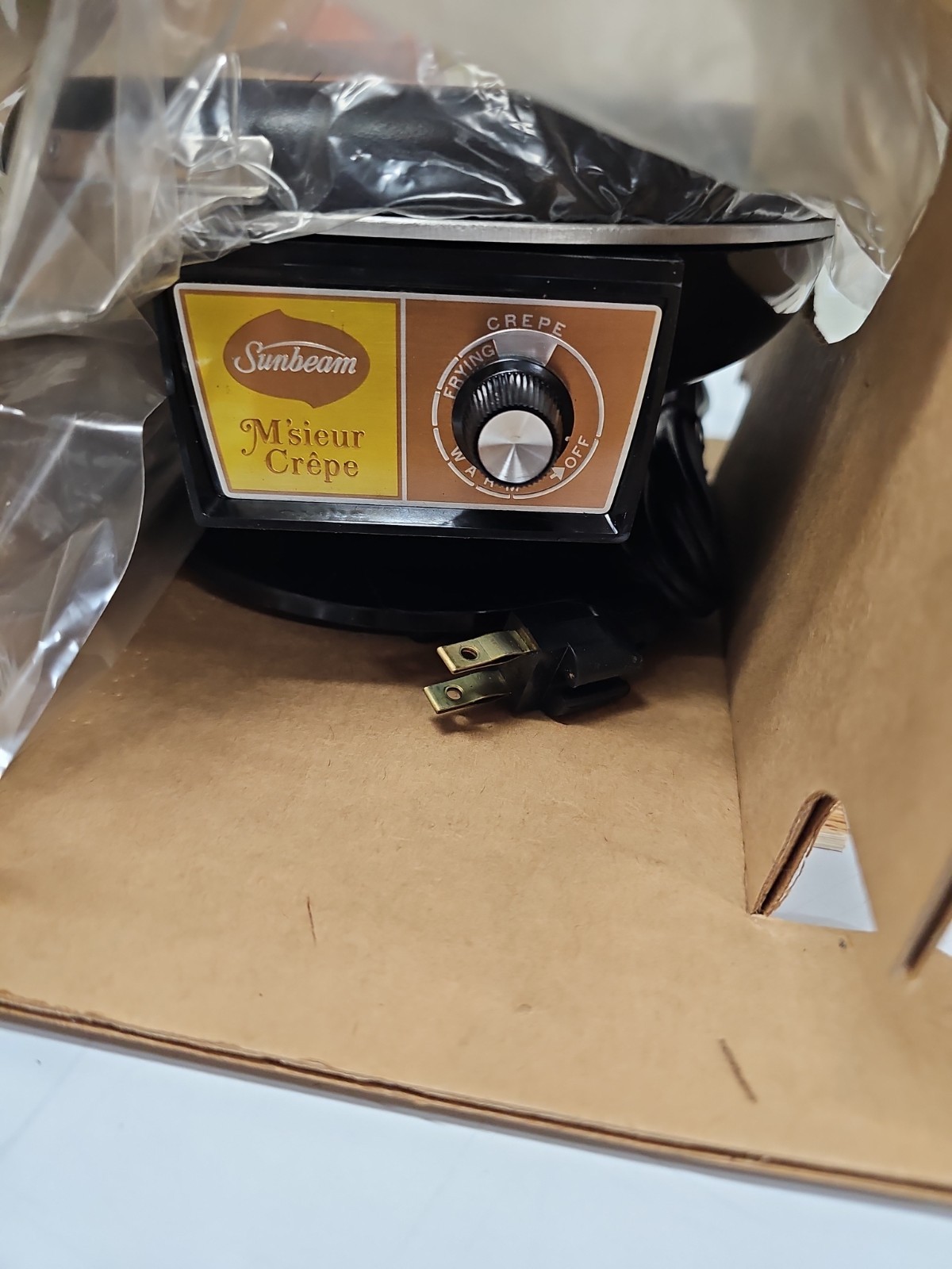 UNUSED Vintage 1976 Sunbeam Model 30-10 M’Sieur Electric Crepe Maker Open Box