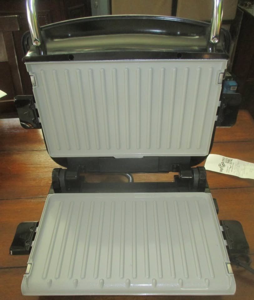 George Foreman 6 in 1 Grill & Broil GBR5750SSQ with Waffle Griddle Plates & Drip