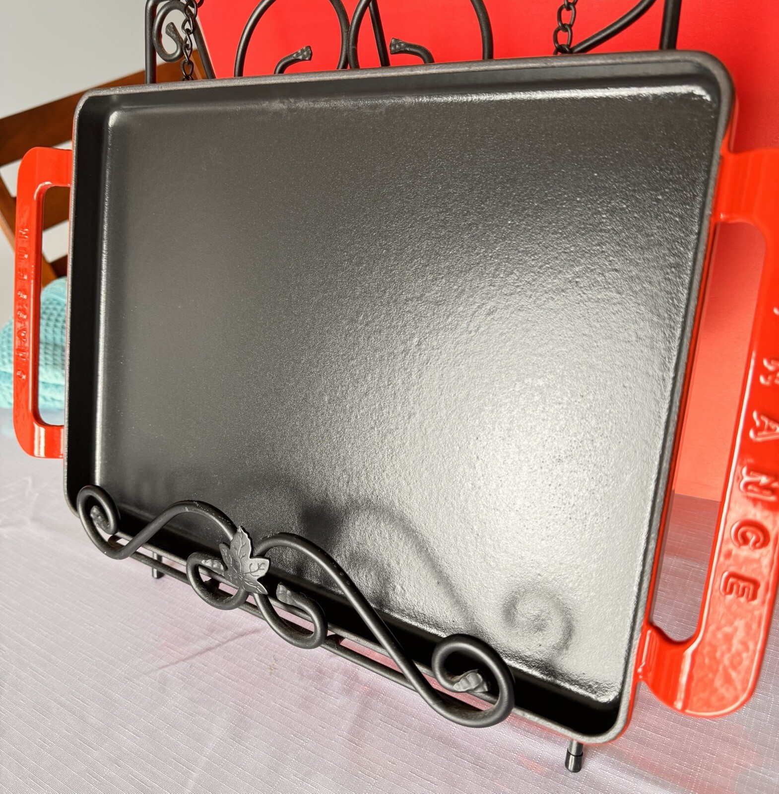 Cast iron griddle rectangularChasseur 16.5″ x 9.75″ in Beautiful Red Heavy Duty