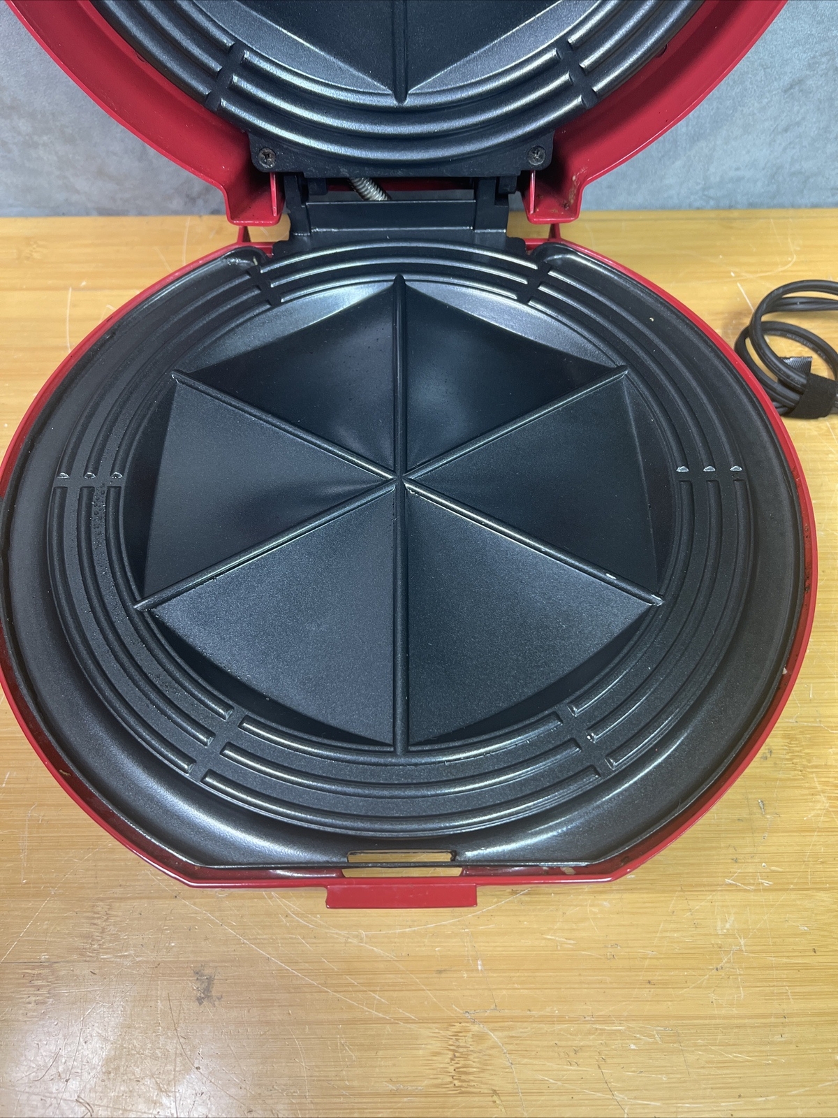 Santa Fe 12″ QM2SFR Red Quesadilla Maker by Salton TESTED WORKING