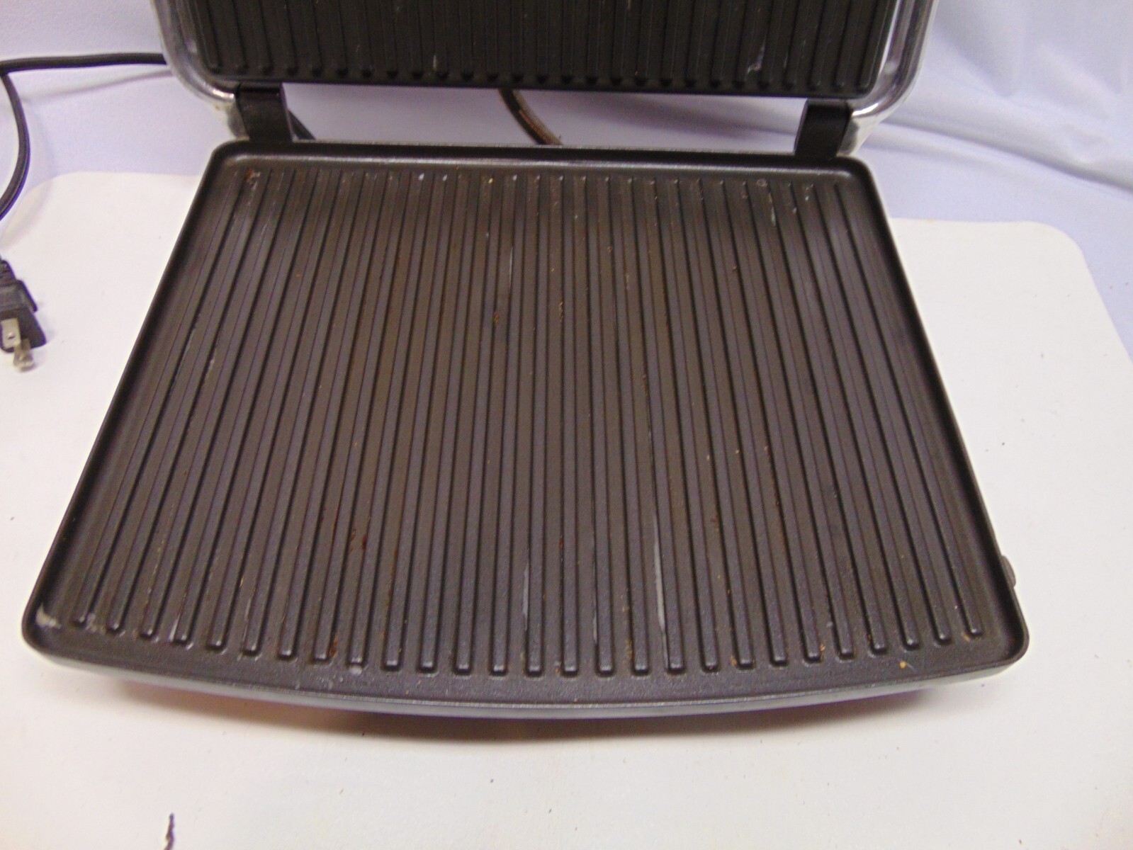 Bella Cucina Panini Grill with red handle #13002 1400W 12″ x 10 grilling surface