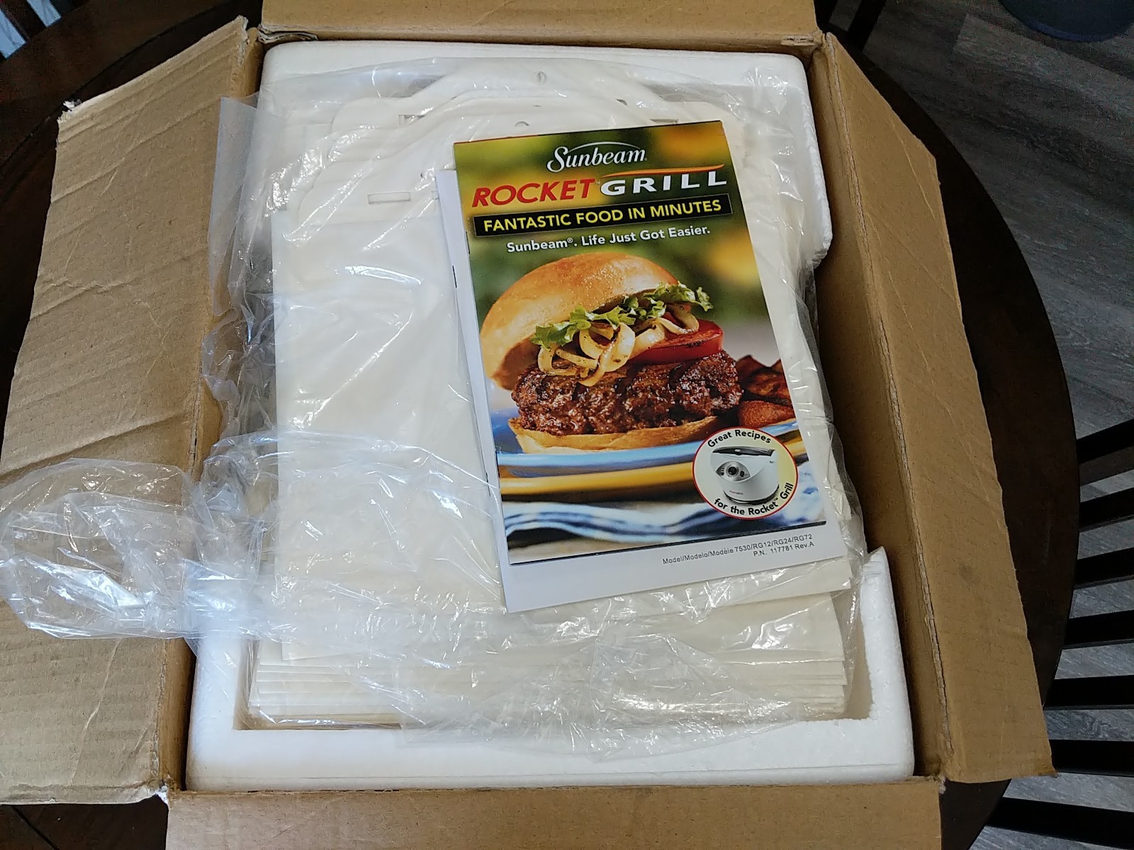 Sunbeam Rocket Grill Indoor with 24 Grilling Pouches BRAND NEW