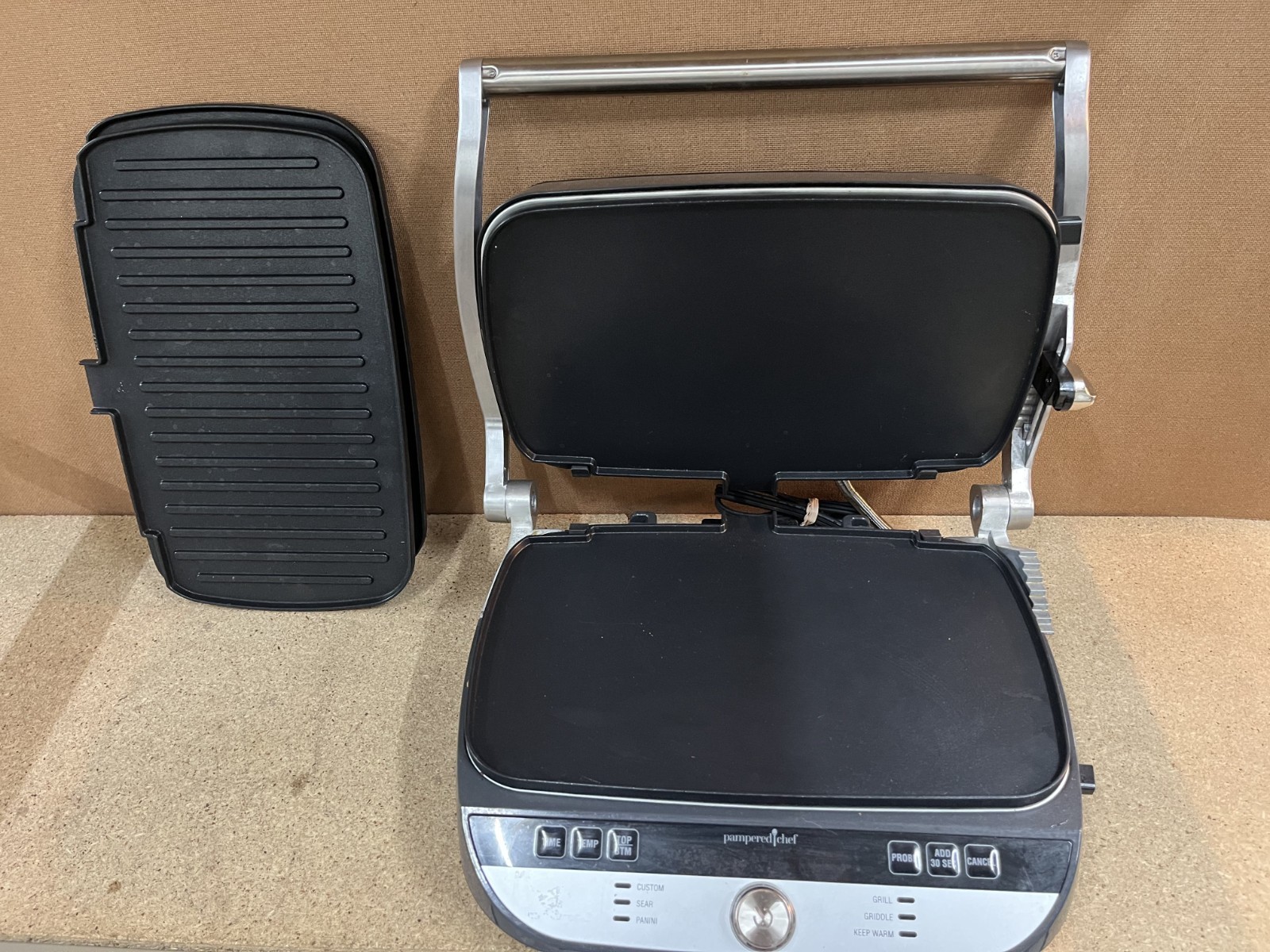 Pampered Chef Electric Grill W/ Ridged Flat Griddle Plates 100348 No Drip Tray