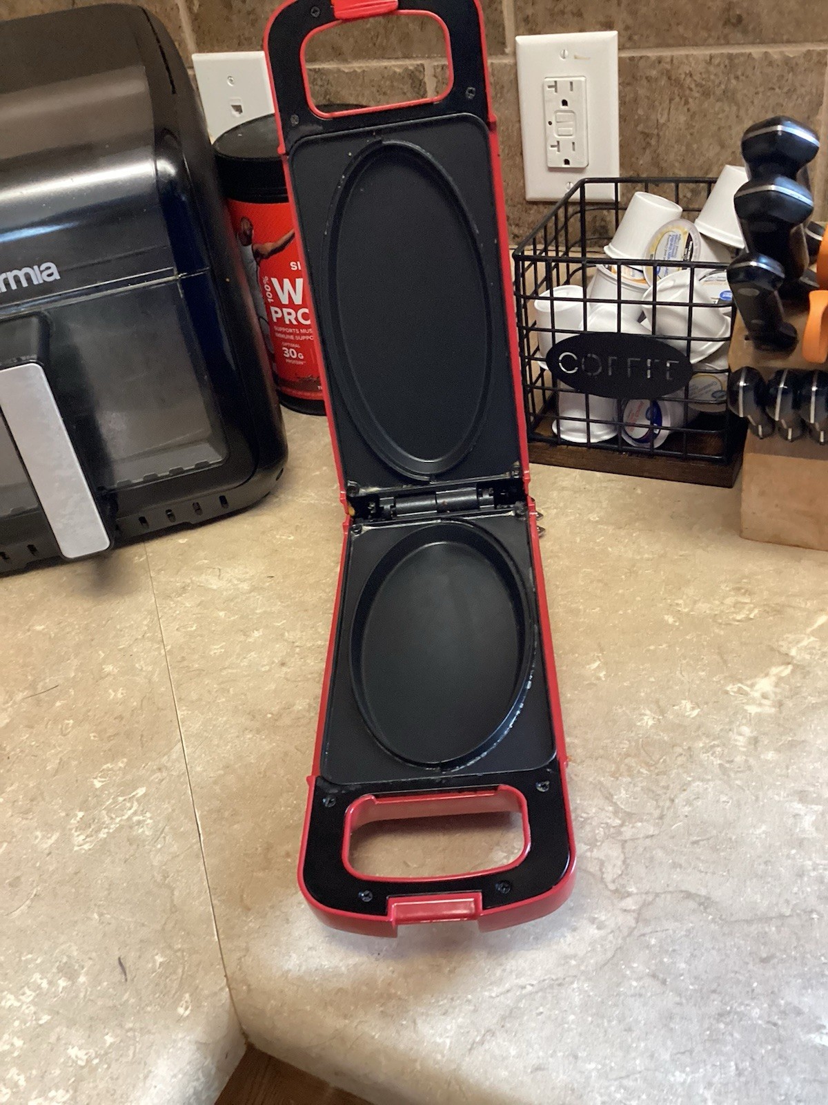 KitchenHQ flip omelet maker