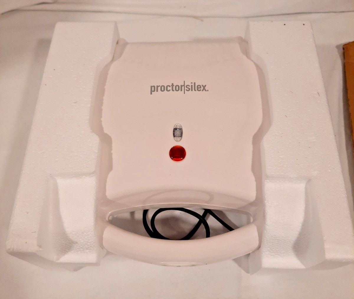 PROCTOR SILEX SANDWICH TOASTER NONSTICK SURFACES. STORES UPRIGHT. NOT USED