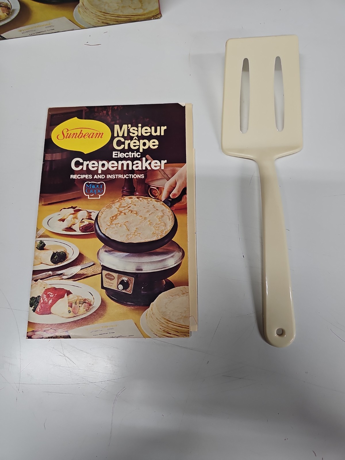 UNUSED Vintage 1976 Sunbeam Model 30-10 M’Sieur Electric Crepe Maker Open Box