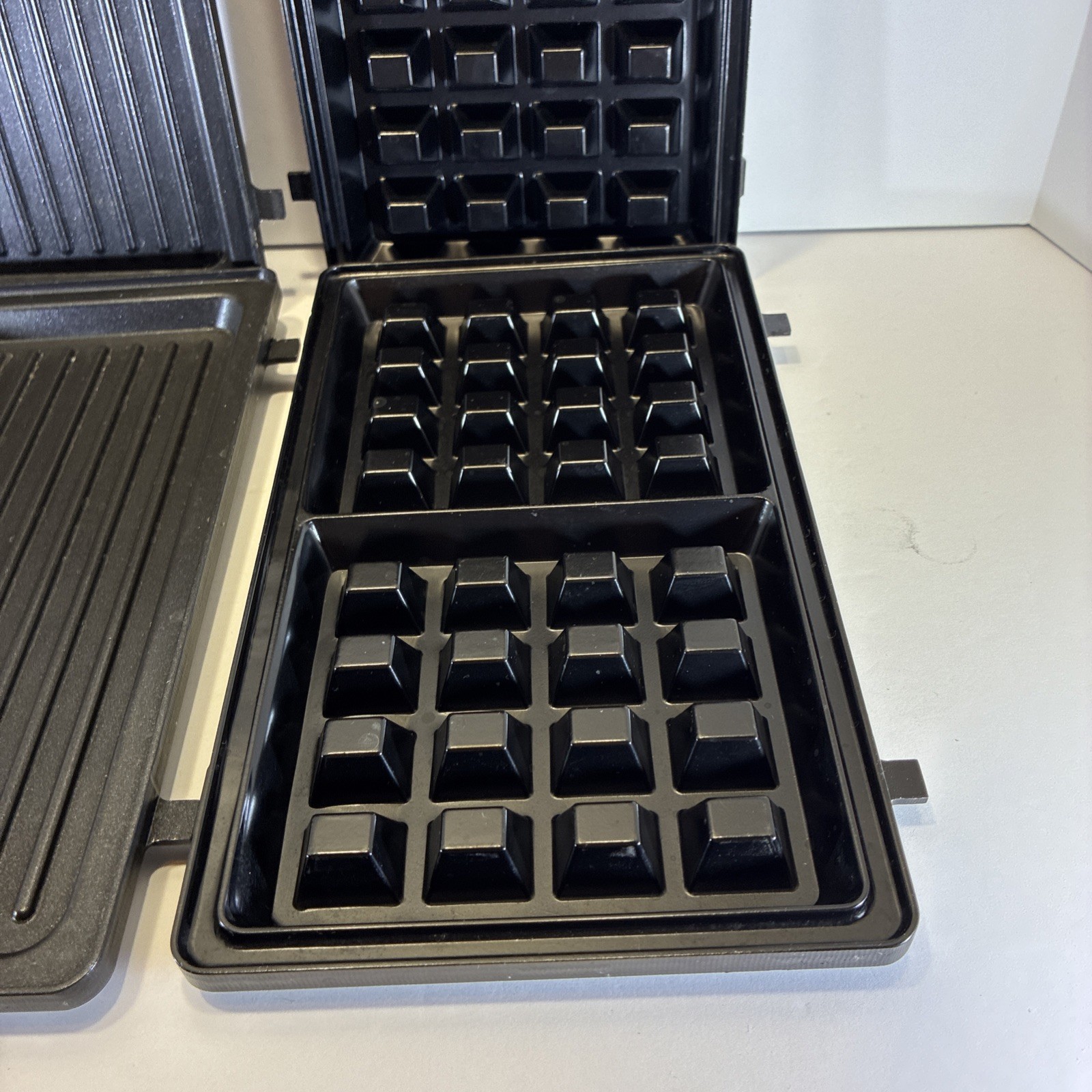 Black+Decker 3-in-1 Morning Meal Station Waffle Grill Sandwich Maker WM2000SD