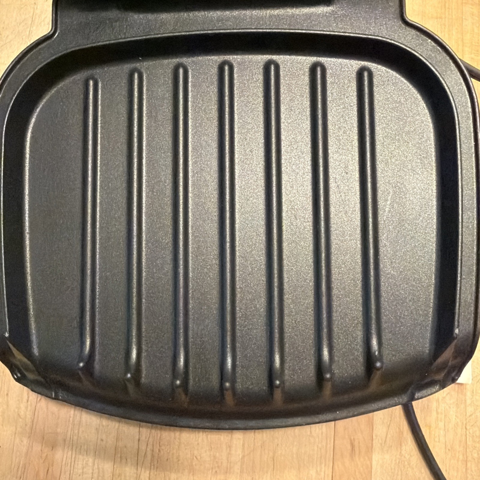George Foreman Lean Mean Fat Reducing Grilling Machine GR10A WHT With Sponges