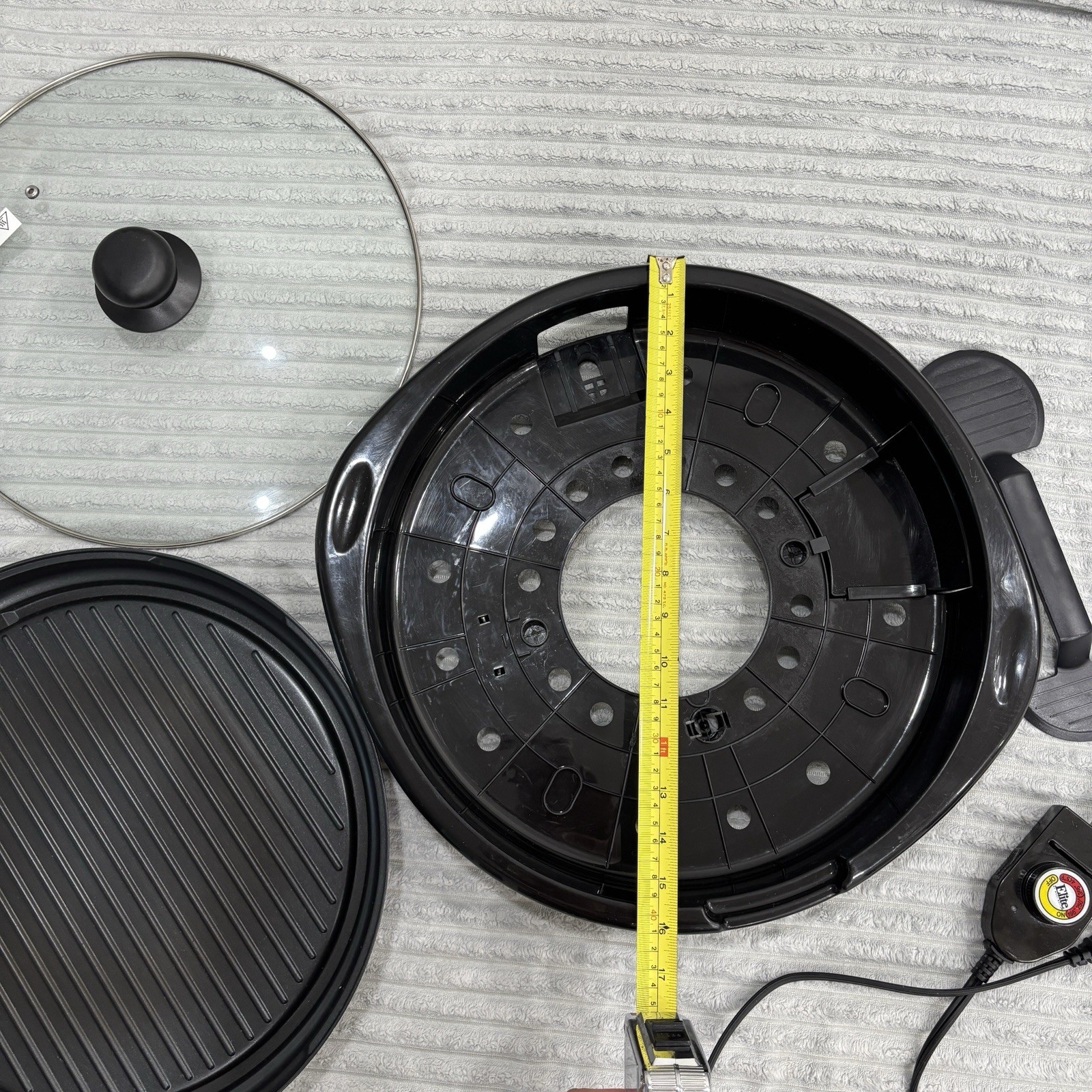 Elite Gourmet 14″ Nonstick Electric Indoor Grill With Glass Lid