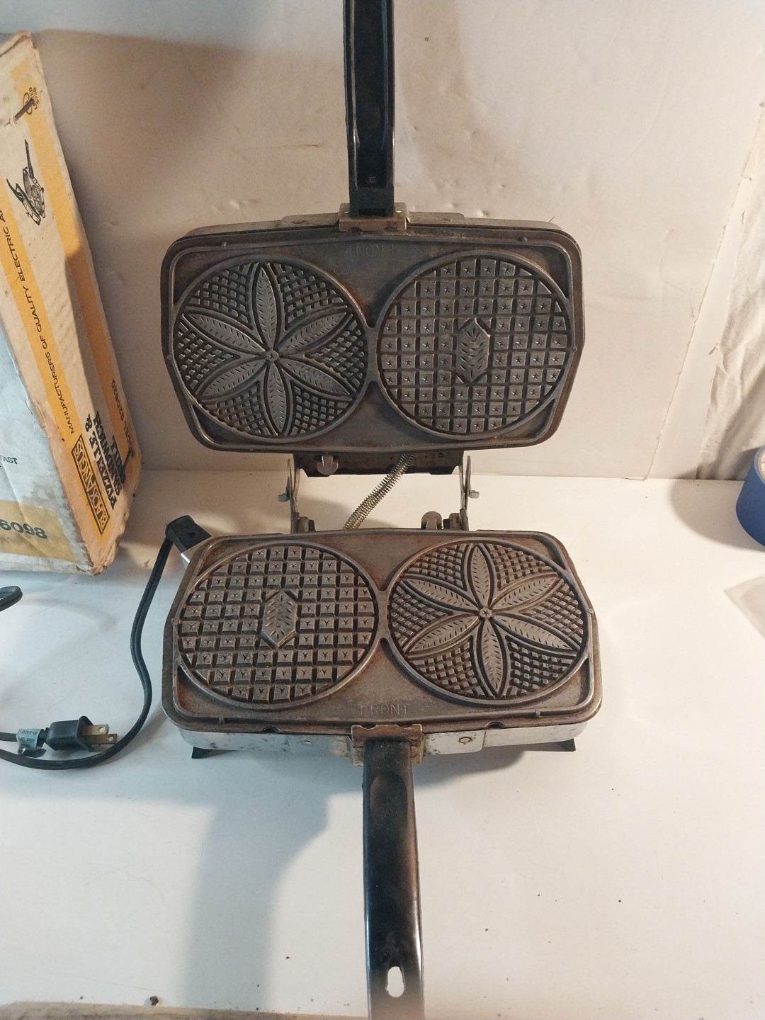 Vintage Black Angus Pizzelle Iron & Sandwich Grill Model 920 Chrome 1100W USA