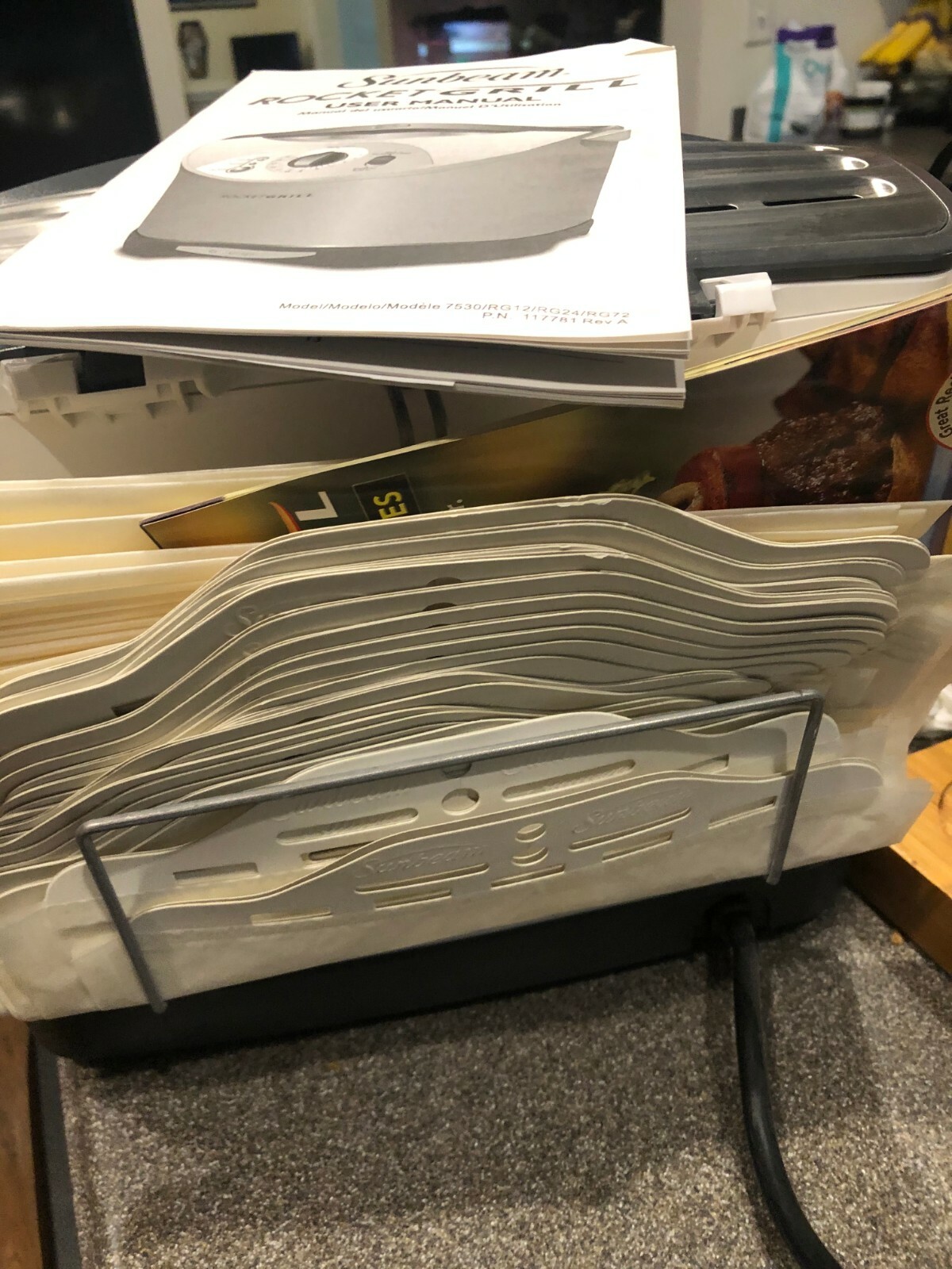 Sunbeam Rocket Grill nice and 32 Parchment Pouches for cooking RG12