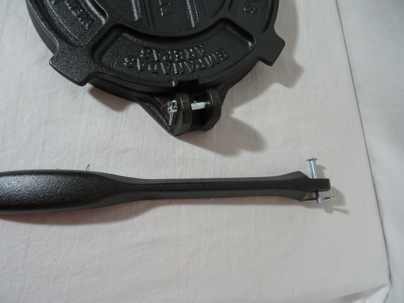 Victoria Cast Iron Tortilla Empanadas Arepas Pataconera Maker Pan Columbia NEW