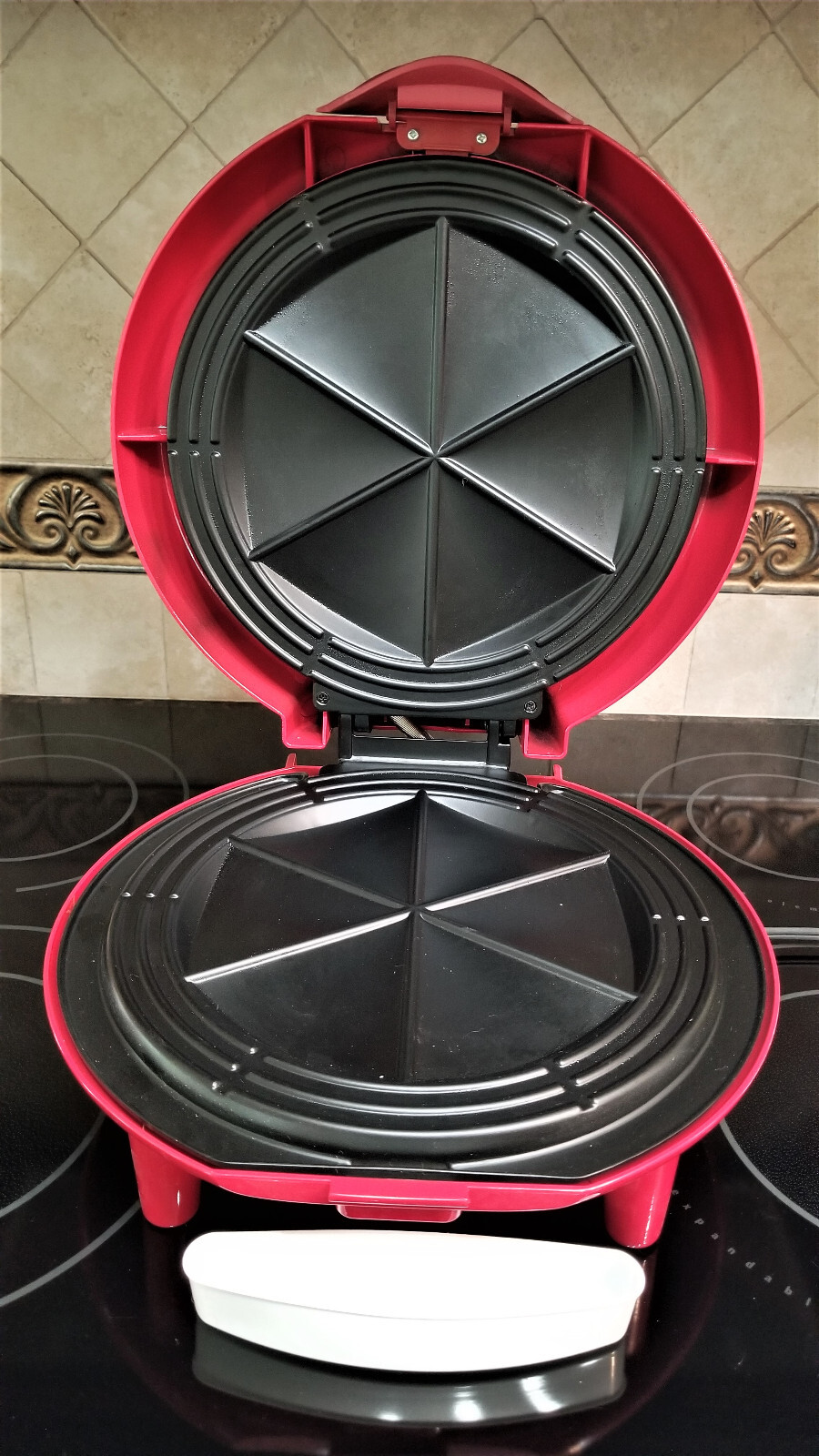 Santa Fe Non-Stick Quesadilla Maker QM2R Red Salton (Used Only Once Very Clean)