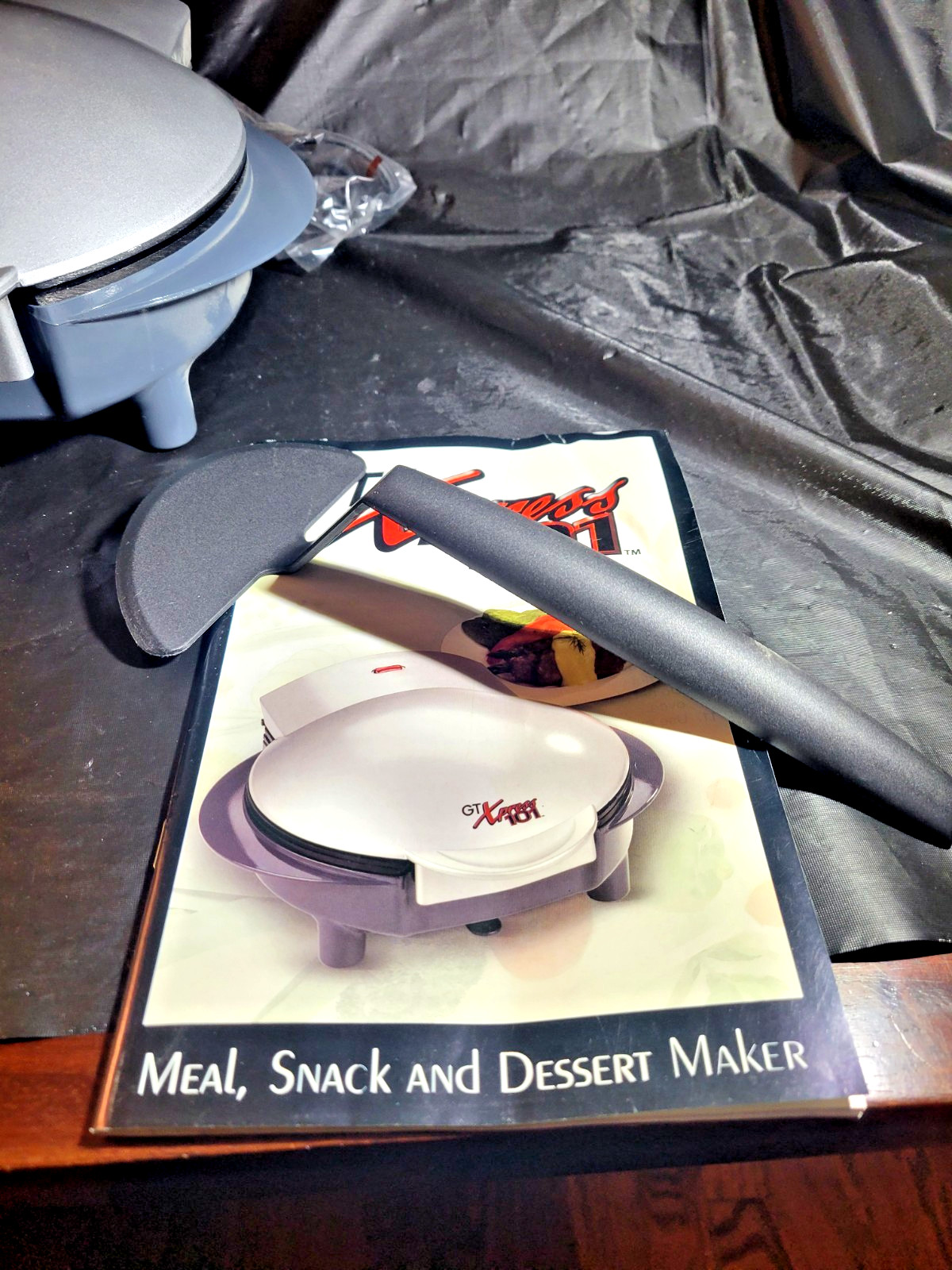 GT XPRESS 101 NON STICK INDOOR GRILL MEAL, SNACK and DESSERT MAKER Bonus Recipes