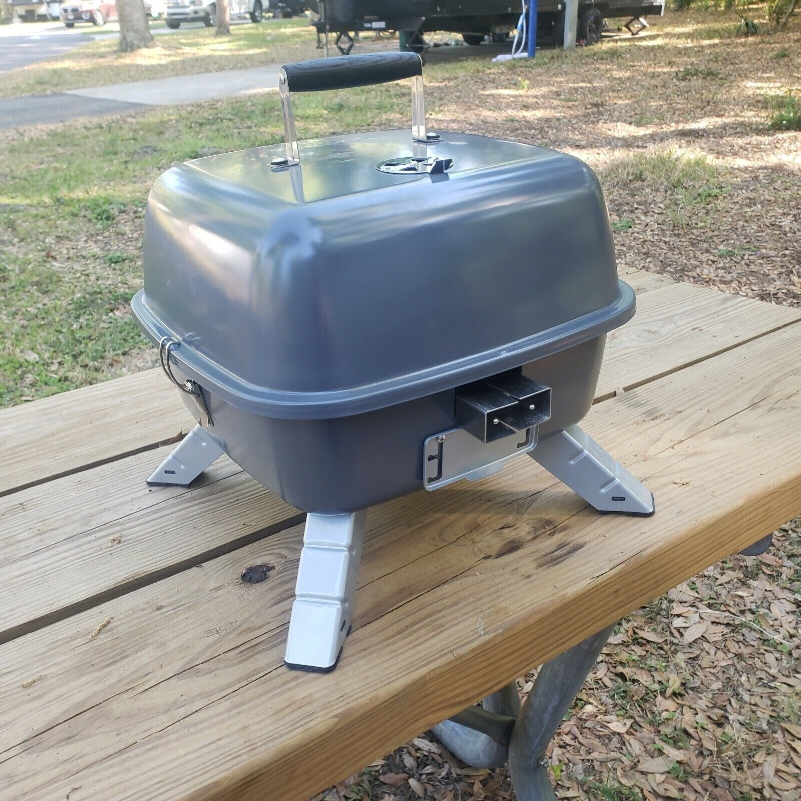 Pampered Chef Indoor (Electric)/Outdoor (Charcoal) Portable Grill Never Used