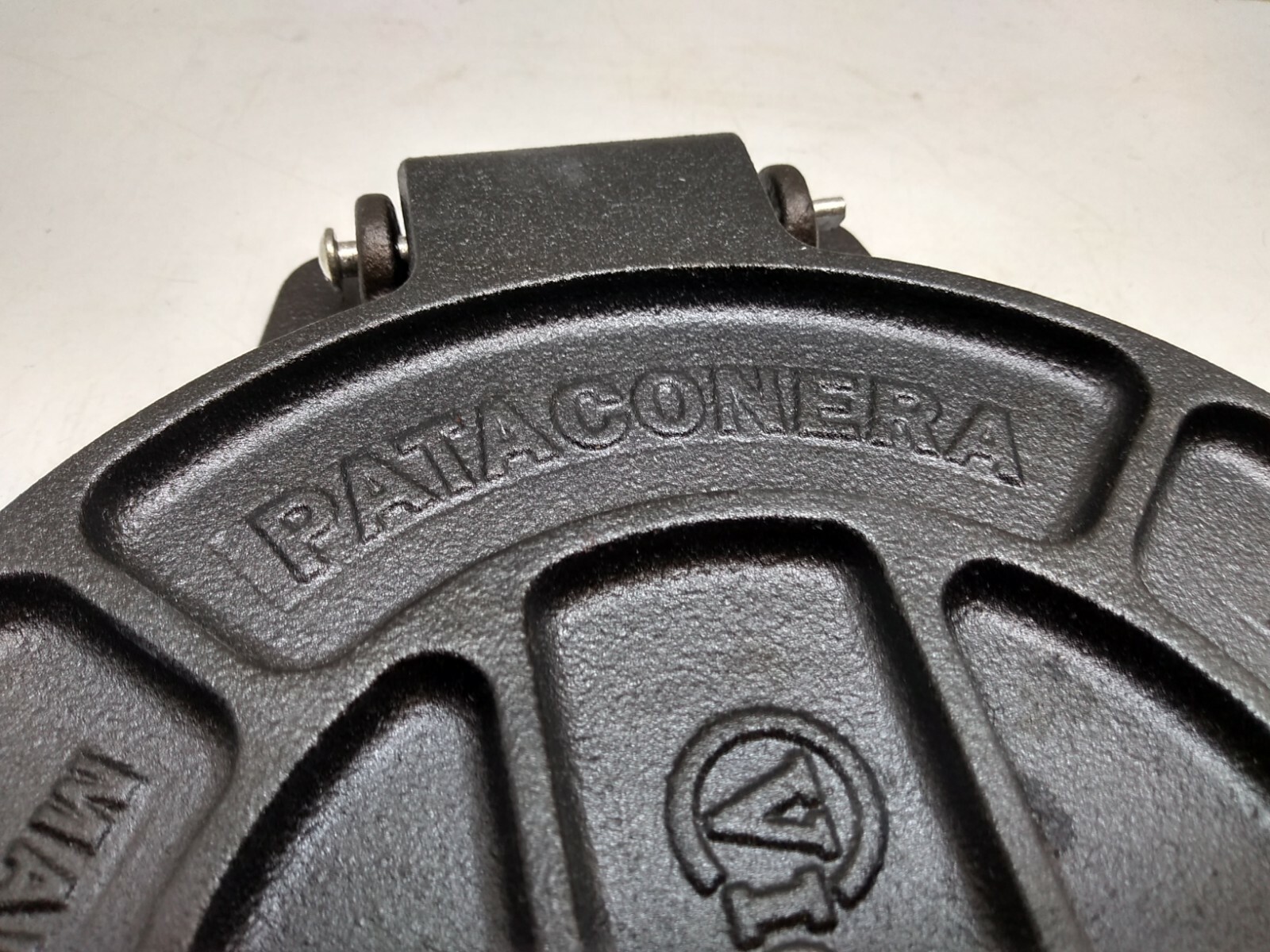 Victoria Pataconera Tortilla Maker Empanadas Arepas Cast Iron Press Plate Black