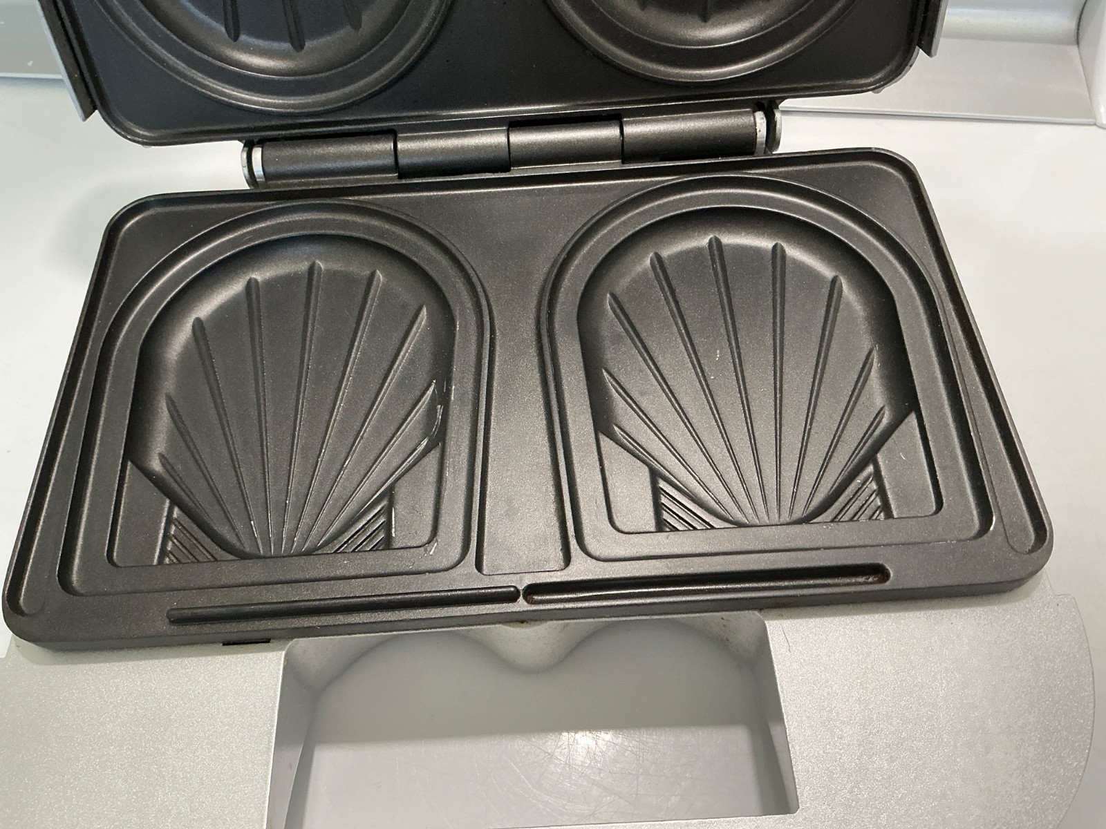 Villaware Uno Croque Monsieur Shell Sandwich Maker Panini Press Model 2070 READ