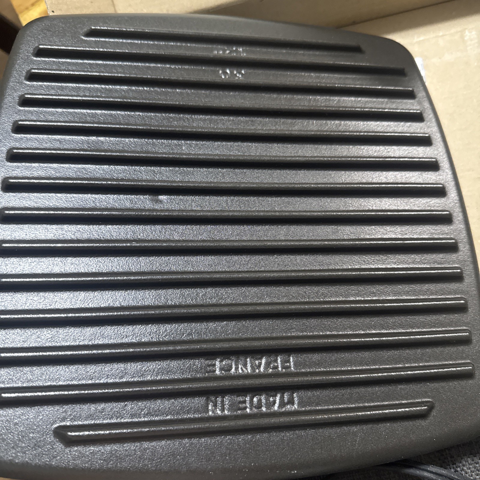 Staub Cast Iron 10.3-inch Square Grill Press -Matte black
