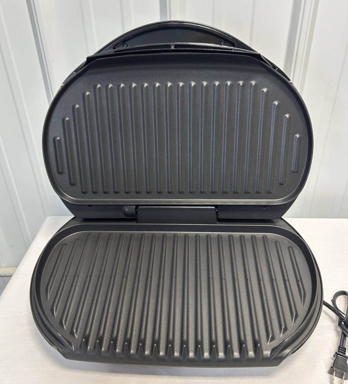 2003 LARGE George Foreman Hot Metals Brushed Stainless Steel Indoor Grill GR31SB