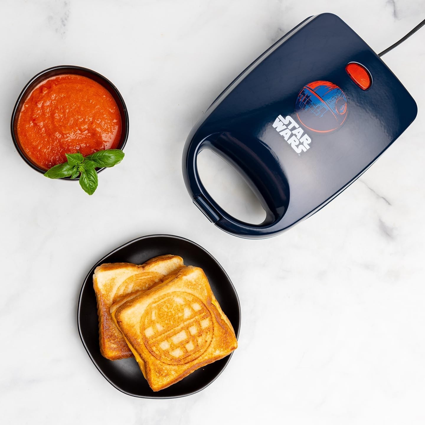 Uncanny Brands Star Wars Death Star Single Sandwich Maker – Star Wars