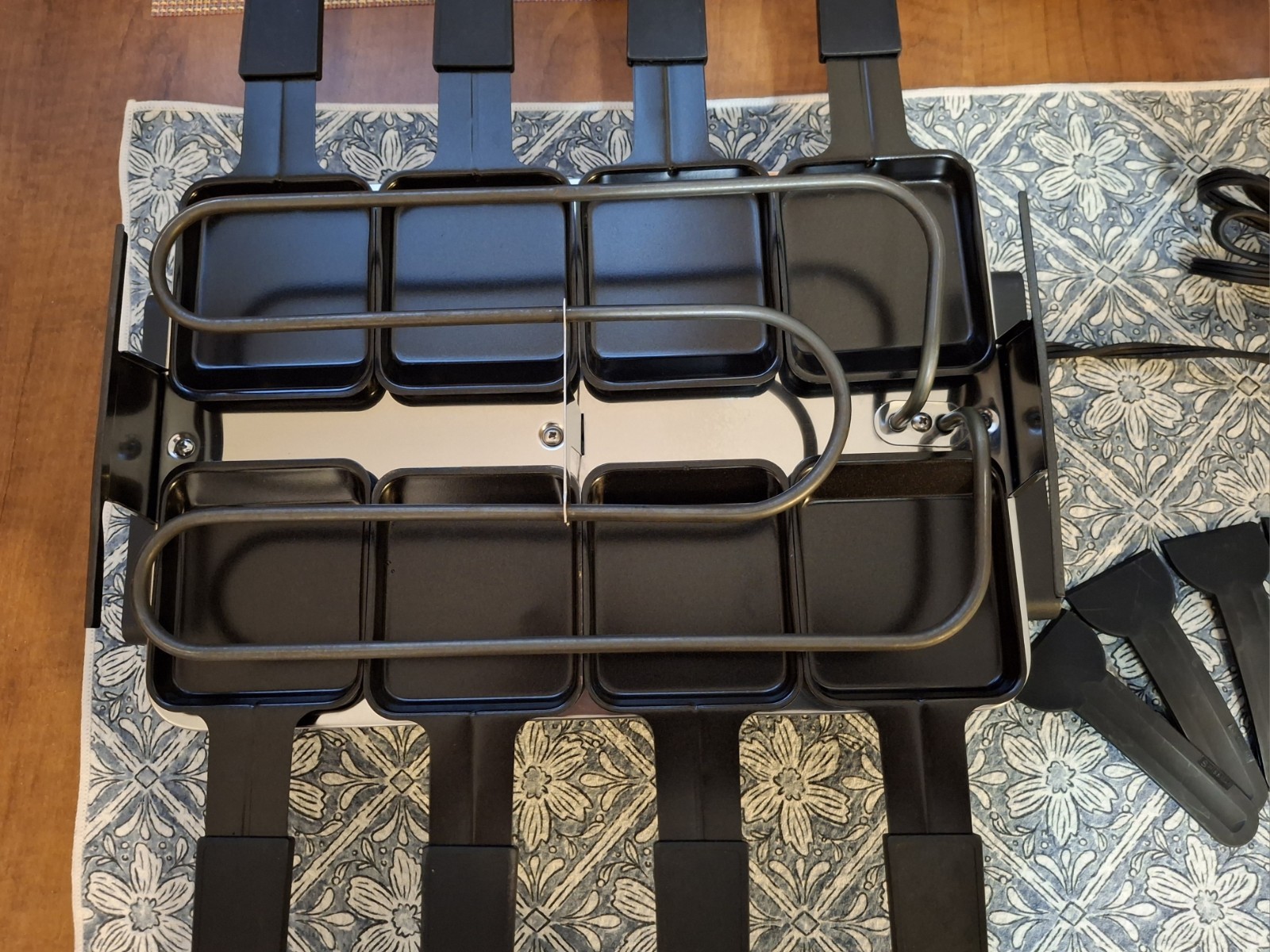 SWISSMAR 8-PersonRaclette Party Grill KF-77041 (Was A Display/Never Used/NoBox)