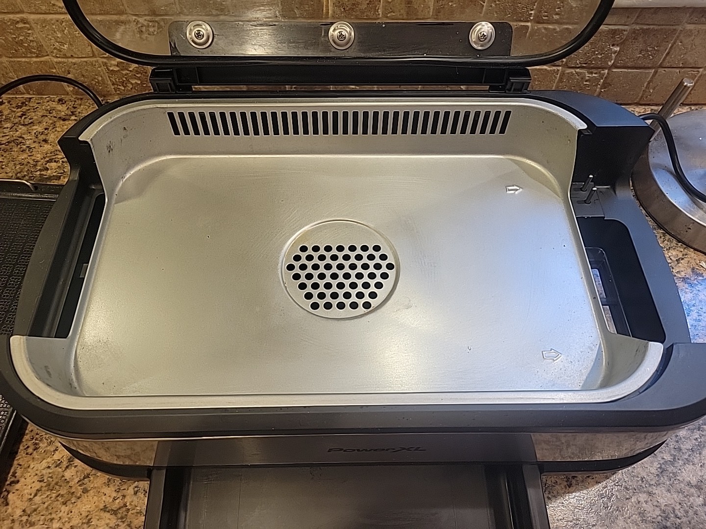 VERY GENTLY USED!! PowerXL Smokeless Grill & Griddle Pans -Black
