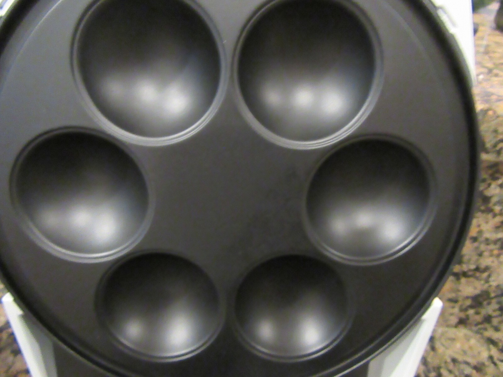 New Electric Swift Muffin Baker in Great Shape Please see the Video!