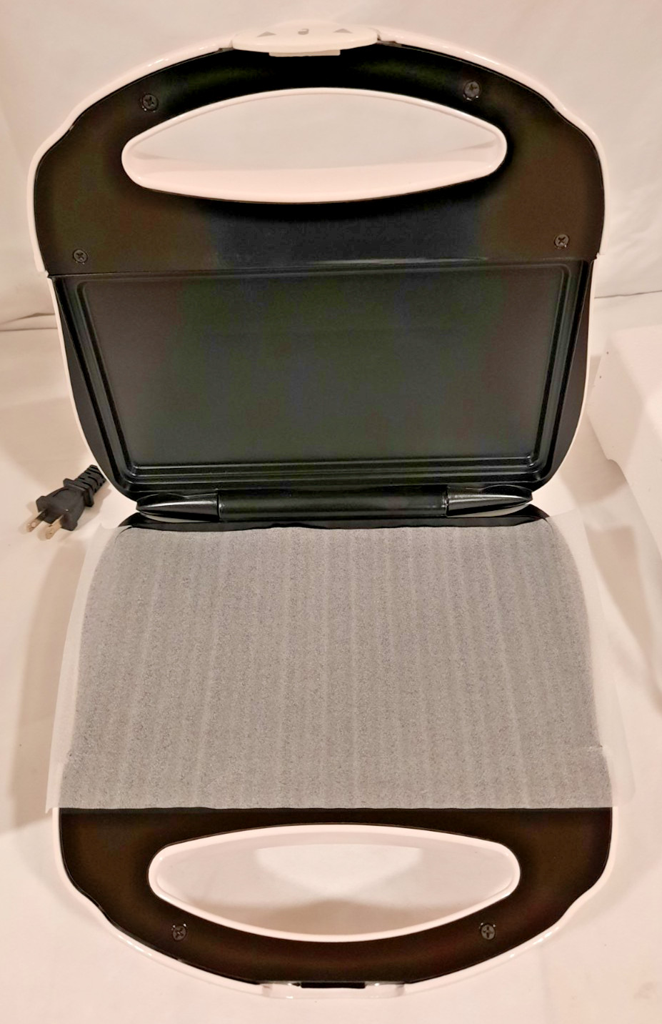 PROCTOR SILEX SANDWICH TOASTER NONSTICK SURFACES. STORES UPRIGHT. NOT USED