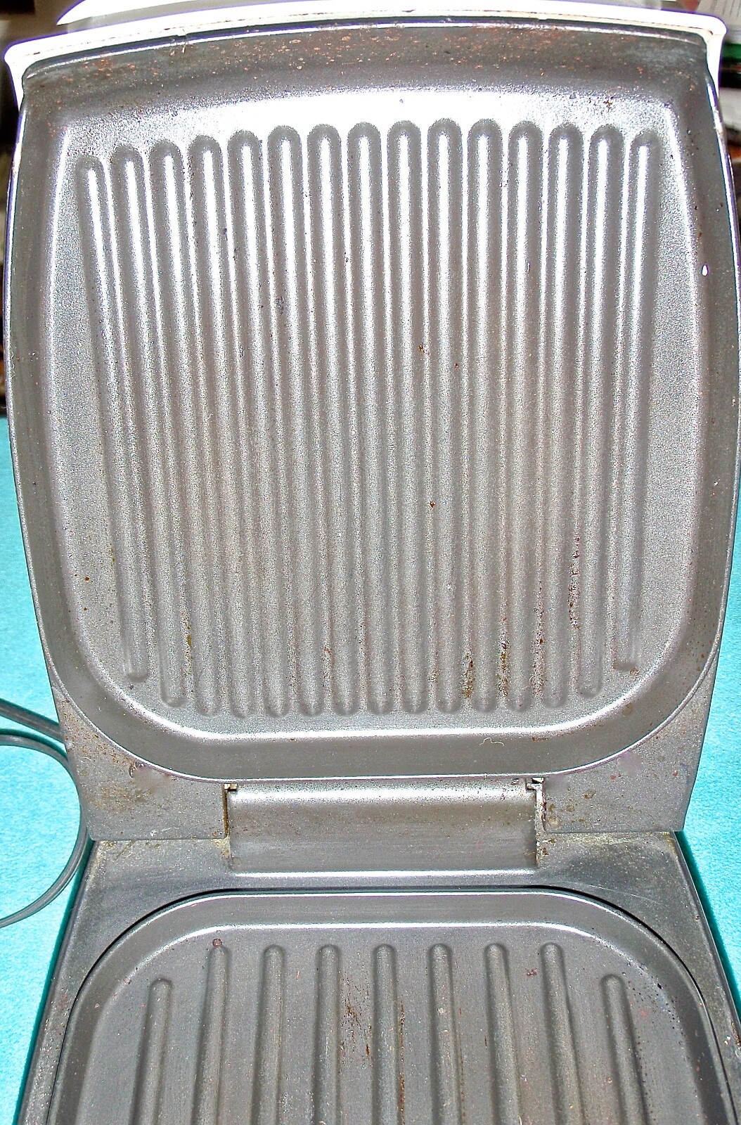 GEORGE FOREMAN LEAN MEAN FAT GRILLING MACHINE MODEL GR20 & ACCESSORIES~ TESTED