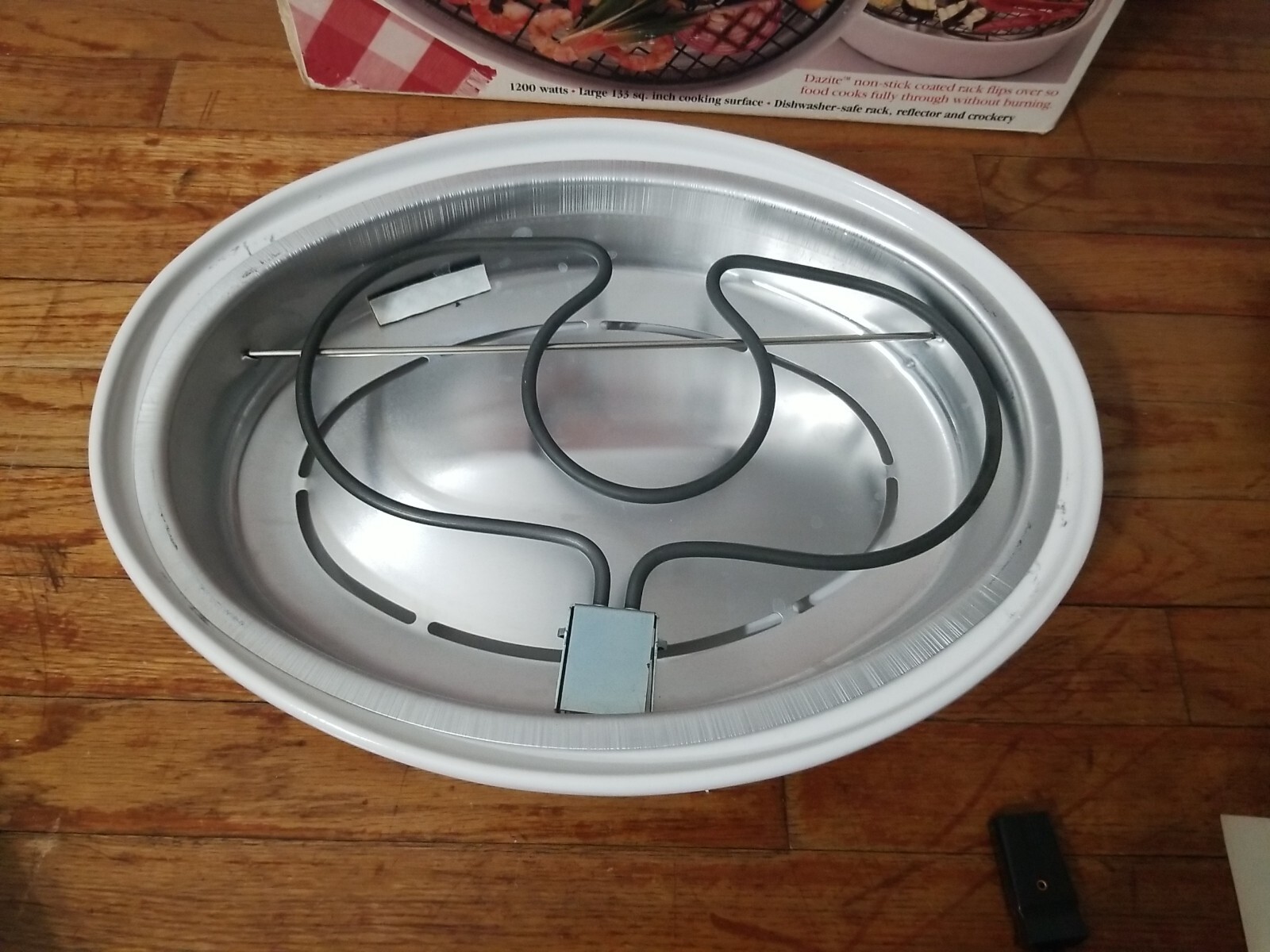 DAZEY INDOOR ELECTRIC BAR-B-GRILL DSG-275~1200 WATTS~UNUSED~ORIG. BOX USA made