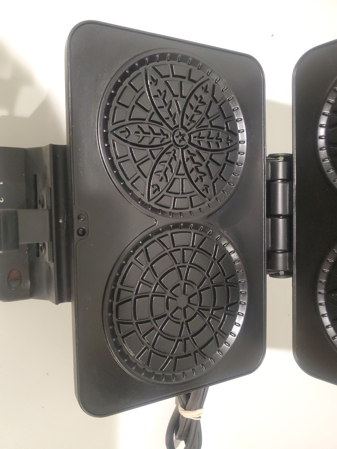 Cuisinart Pizzelle Maker / Press WM PZ2 / WM-PZ2C Stainless & Non-Stick
