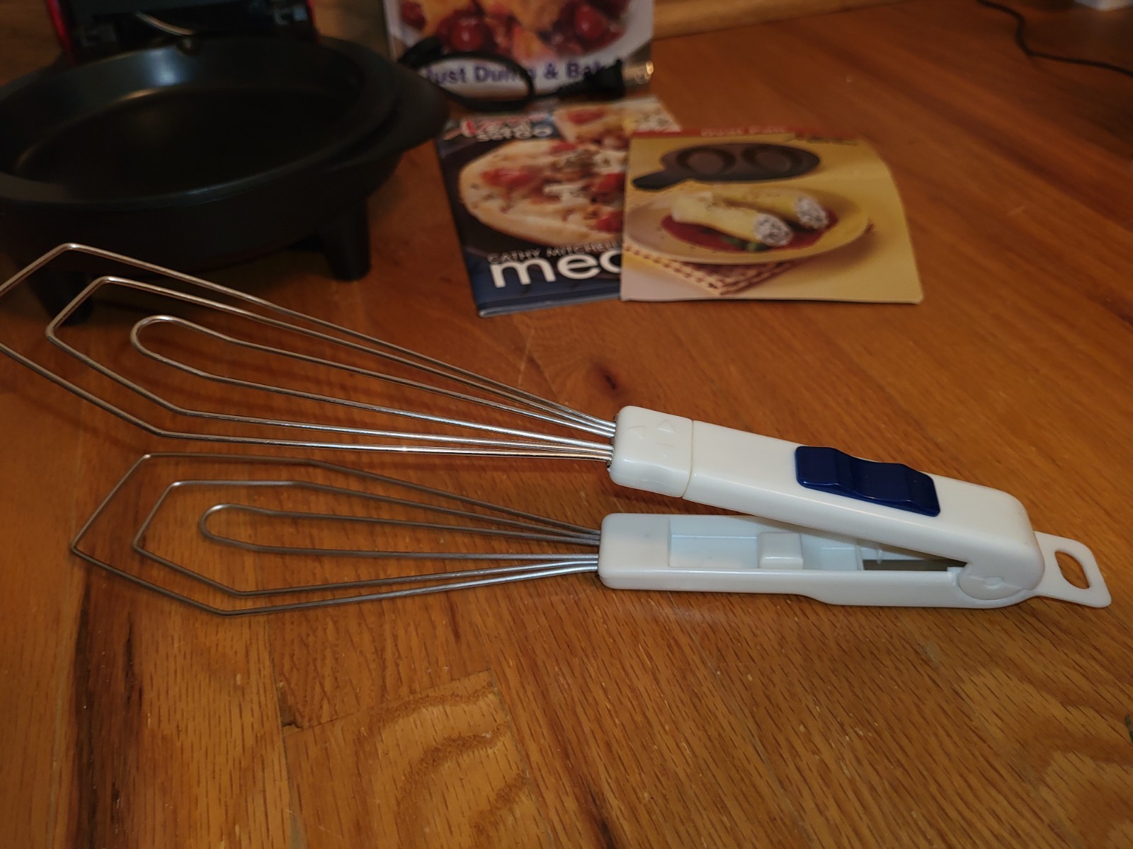 Xpress Redi Set Go Cooker W/ Bonus EXTRAS Recipes Shaker Measuring Spoons + More