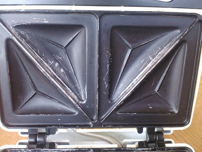 VINTAGE AROMA MODEL # ASM 902 SANDWICH MAKER {WORKING}