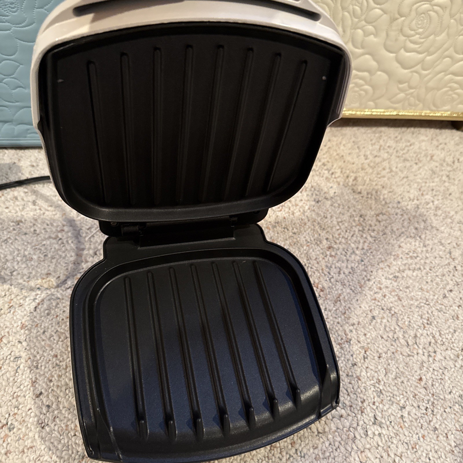 GEORGE FOREMAN LEAN MEAN FAT REDUCING GRILLING MACHINE GR10AWHT INDOOR GRILL