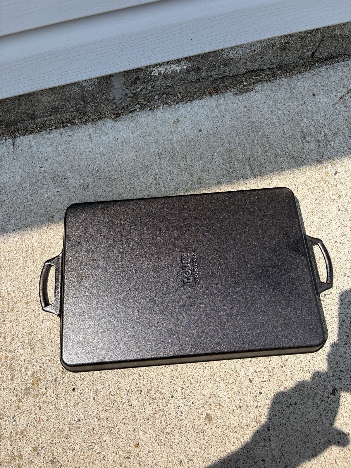Lodge Seasoned Cast Iron Baking Pan Dual Handles Rectangle 15.5″x10.5″ New
